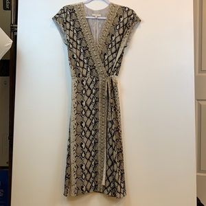 Joie Bethwyn Snakeskin Print. V Neck Wrap Dress. Size XS